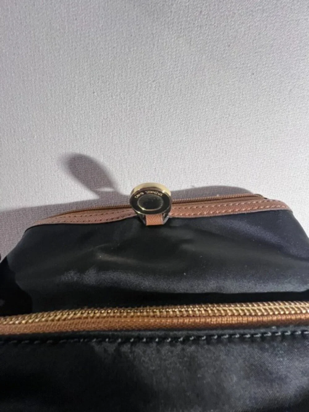 EXPRESS black faux leather crossbody pink‎ lining inside